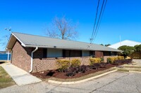 Building Photo - Remodeled Duplex on Logan Martin Lake