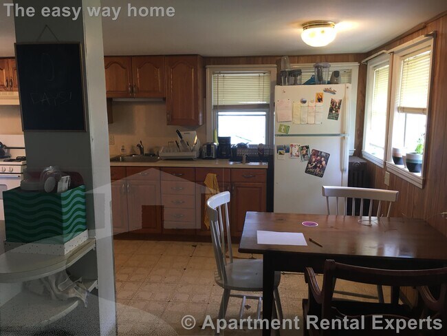 Building Photo - 28 A Cherry St