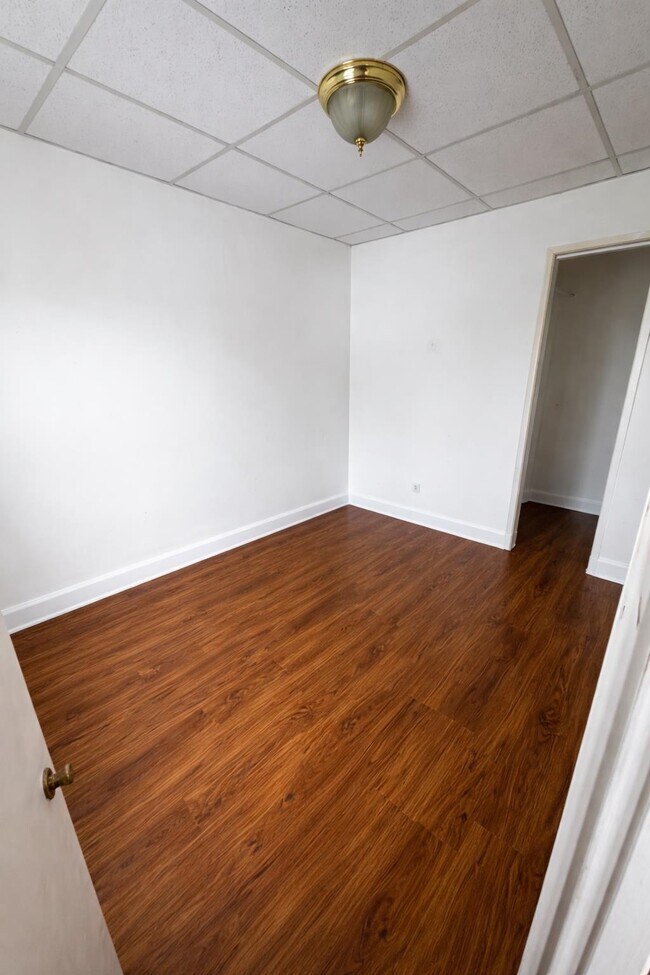 Building Photo - 133 Pamrapo Ave