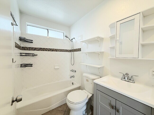 Building Photo - 1343 W 36th St