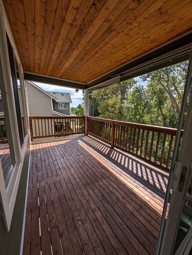 Building Photo - Stylish & Convenient Living - Bremerton 4 ...