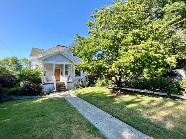 Building Photo - R0473