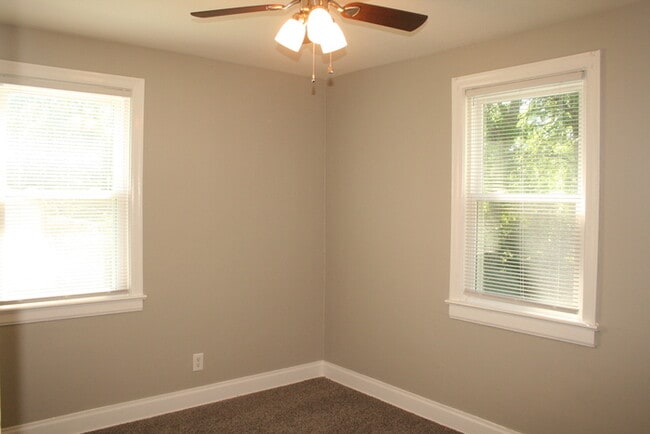 Building Photo - 2833 Colonial Cir