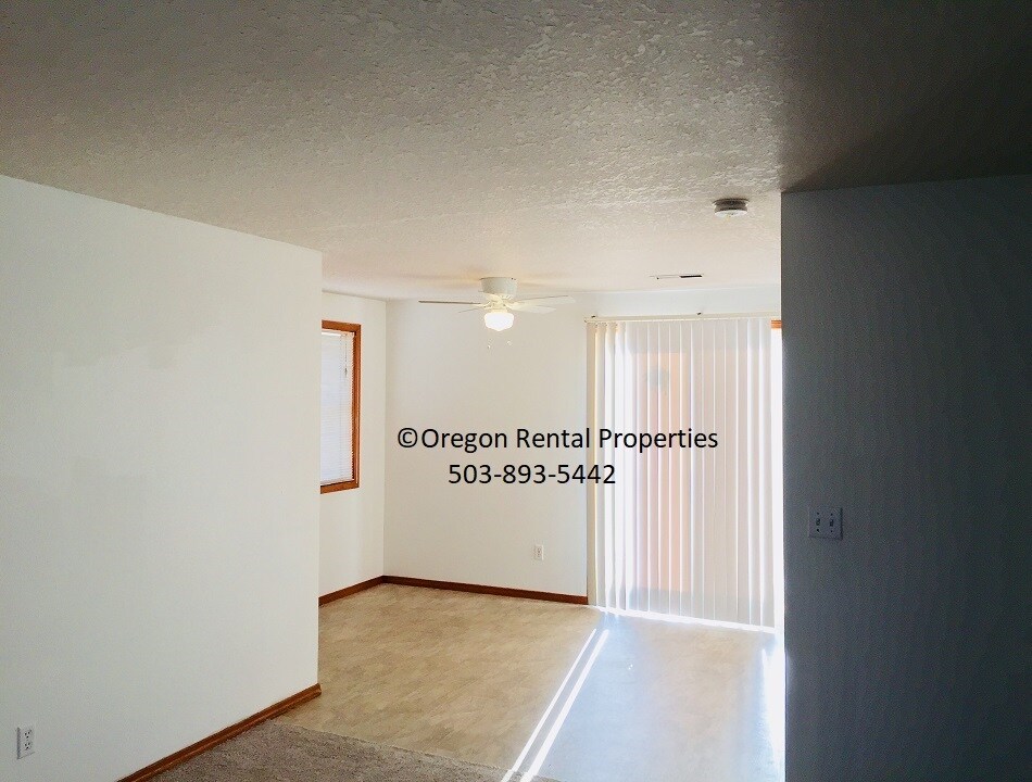 Building Photo - 8108 SE Knight St