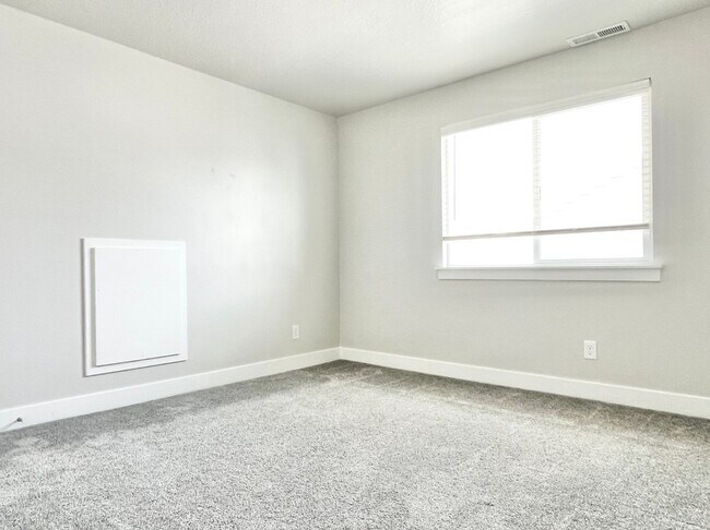 Building Photo - 1572 N 3950 W