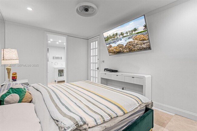 Building Photo - 6124 Paradise Point Dr