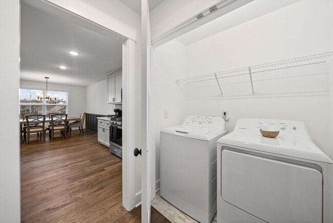 Building Photo - Spacious 3 Bedroom 2 Full Bath Home For Rent Near Dunbar Cave Road!