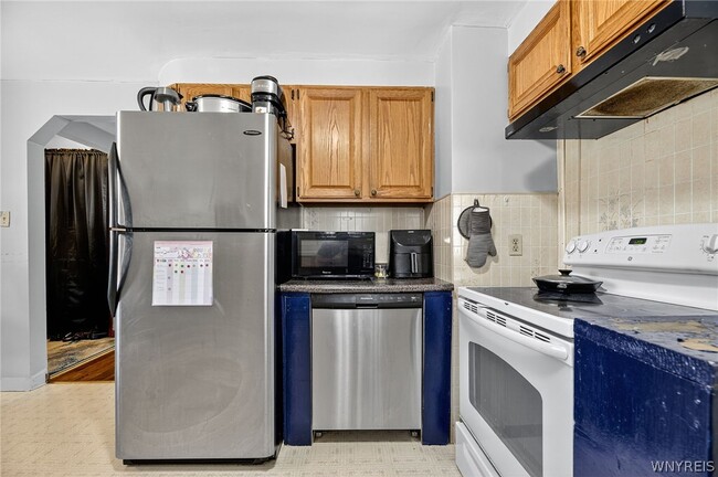 Building Photo - 116 Springville Ave