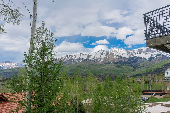 Building Photo - 100 Aspen Ridge Dr