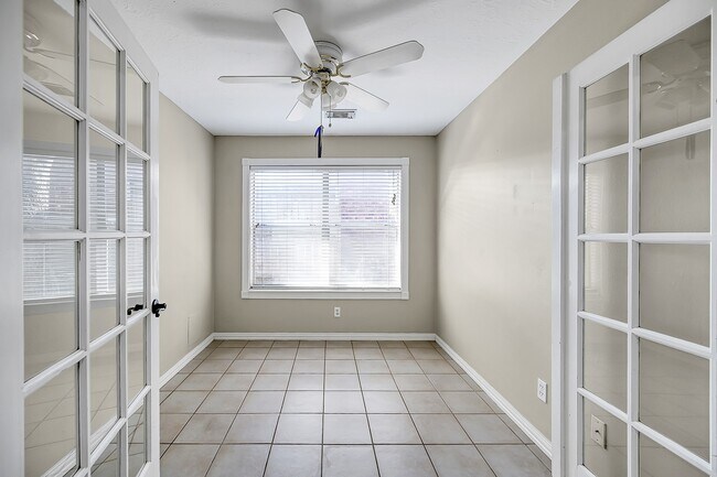 Building Photo - 222 Lazy Ln