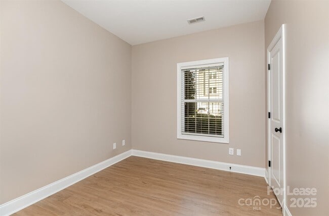 Building Photo - 540 Greystone Rd