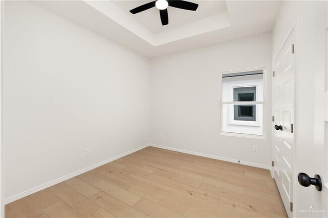 Building Photo - 15 S Links Dr