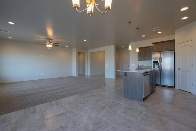 Building Photo - 4 bedroom 2 Bath Home in Desert Edge Cove - RV parking!
