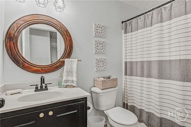 Building Photo - Beautiful 3BR/3BA Home with Private Pool in Commerce