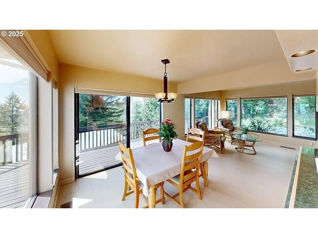 Building Photo - 17265 Mountain Dr