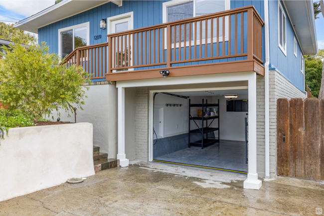 Building Photo - Pacific Grove 3 Bedroom Gem