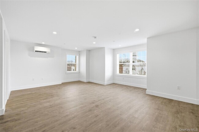 Building Photo - 180 Deer Park Ave