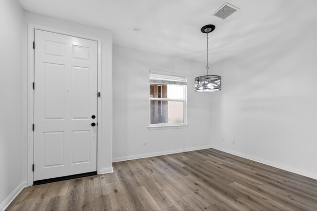 Building Photo - 1357 Sky Ridge Ct