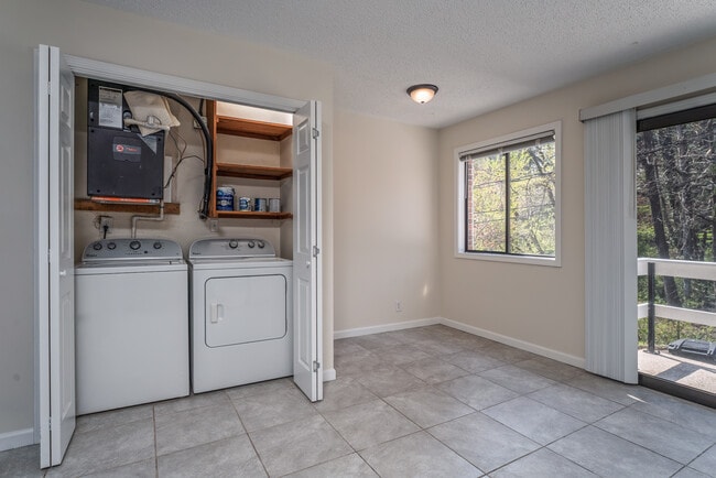 Building Photo - 76 Greenville Hwy