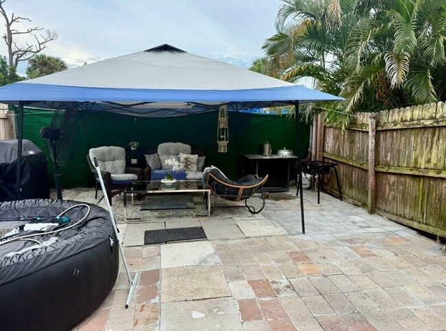 Building Photo - 150 Avocado Ave