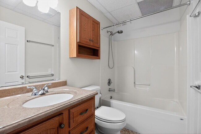 Building Photo - 3523 Hilltop Dr