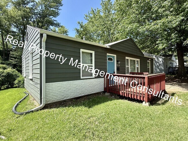 Building Photo - Updated 3-Bedroom Warrensburg Home with Modern Features and Outdoor Oasis!