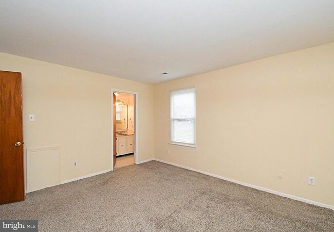 Building Photo - 592 Wrensong Rd