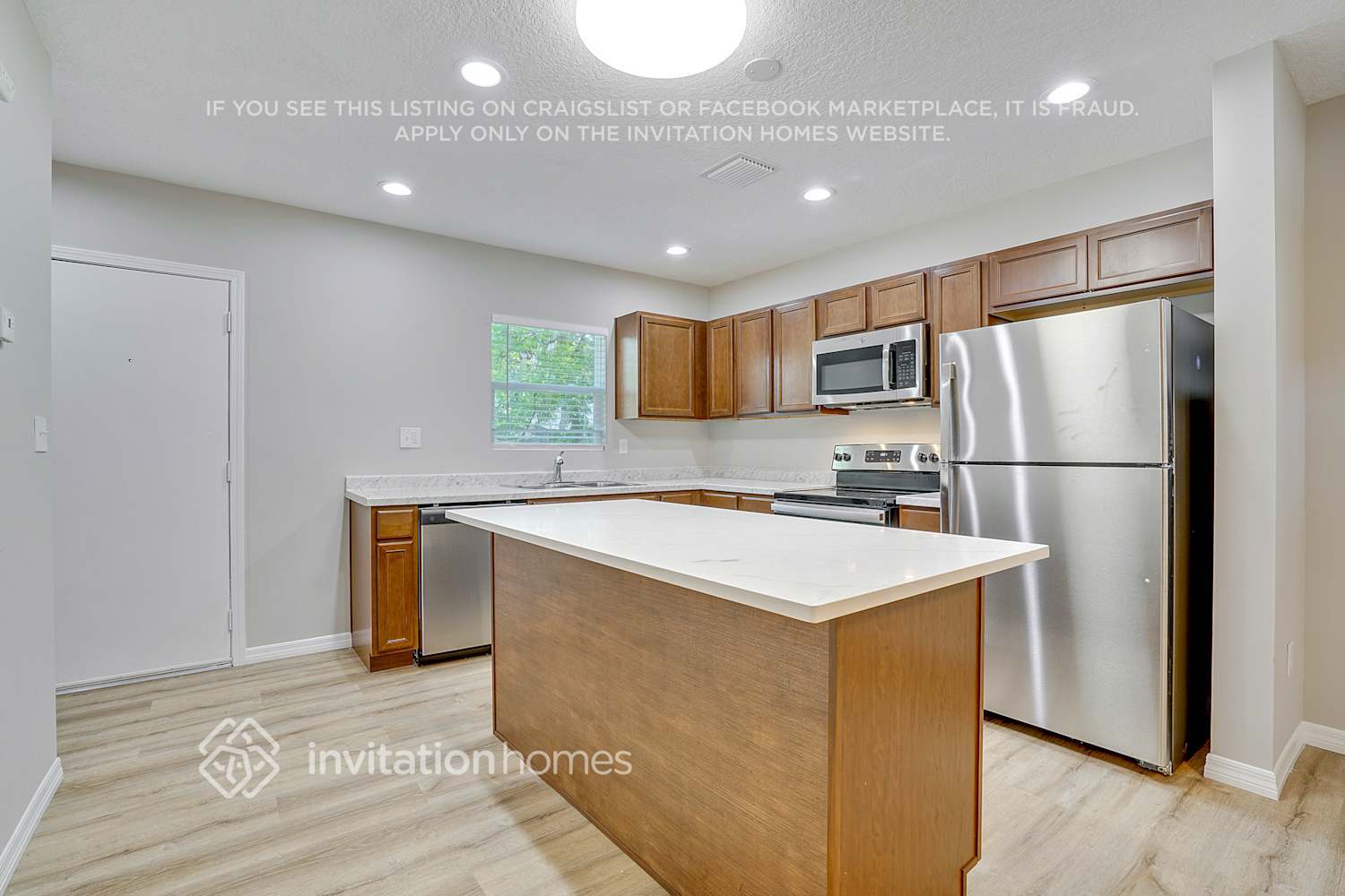 Building Photo - 3725 Pine View Cir