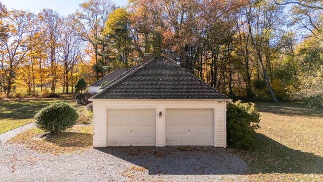 Building Photo - 123 Cove Rd