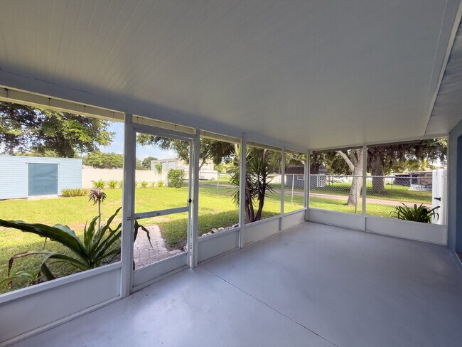 Building Photo - 3 Bed | 2 Bath | 1,200 Sq Ft Single-Family Home  RENT NOW WITH ZERO DEPOSIT on a 12-month lease!