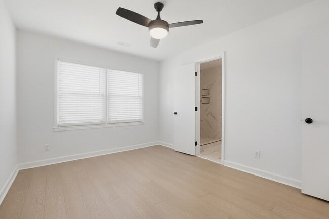 Building Photo - (Coming Soon) Beautifully Renovated 3-Bedroom with Fenced in Yard