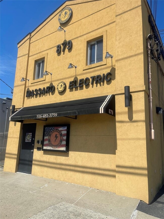 Building Photo - 879 Nassau Rd