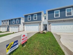 Building Photo - 3595 Pershing Ln