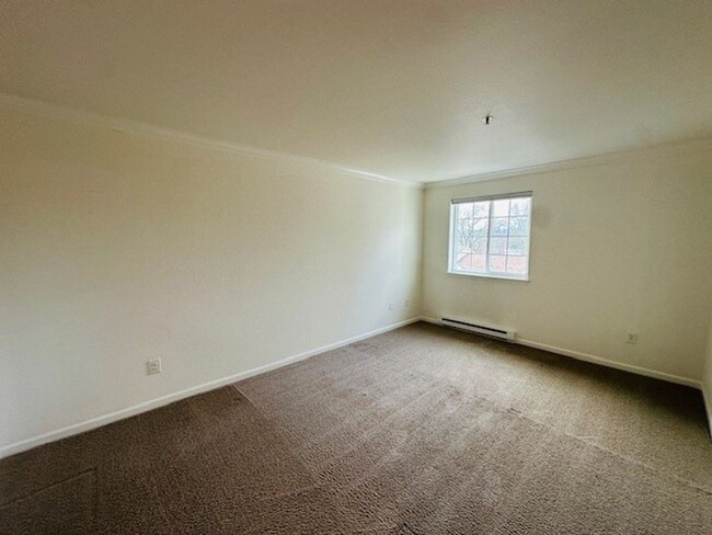 Building Photo - 2Bd/2Ba Bellevue Condo