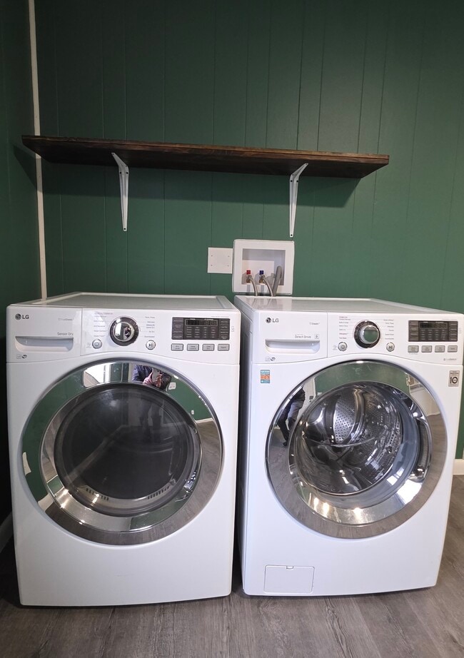 Building Photo - 105 Becky Dr