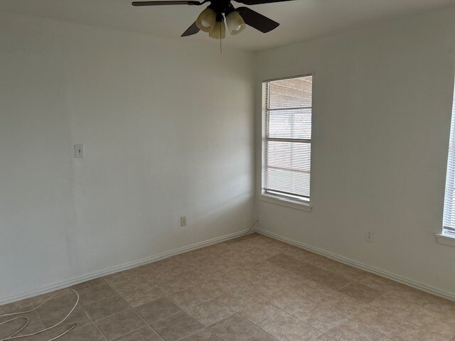 Building Photo - 709 S 11th St