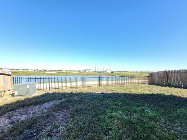 Building Photo - 1227 Marvista Ln