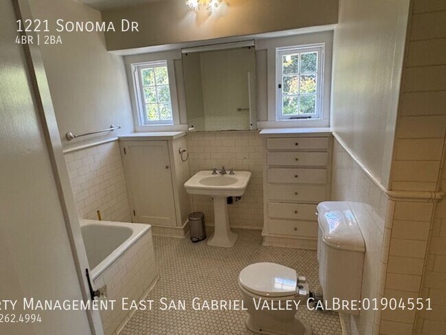Building Photo - 1221 Sonoma Dr