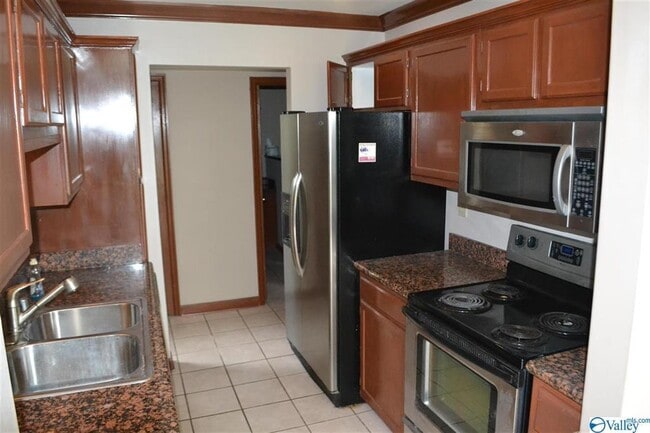 Building Photo - 1023 Stones Throw Dr NW