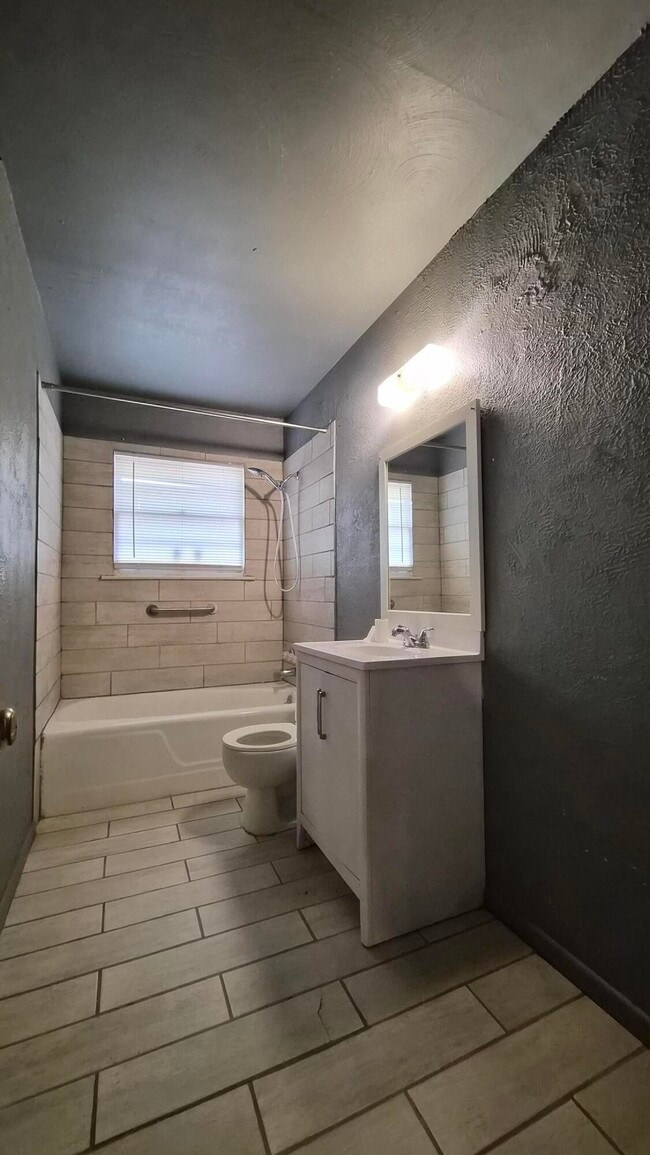 Building Photo - 6108 Avenue W