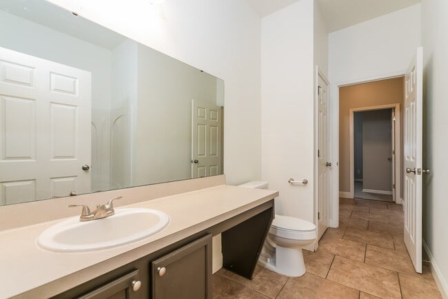 Building Photo - 439 Vicks Landing Dr