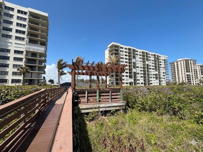 Building Photo - 4250 N Hwy A1A