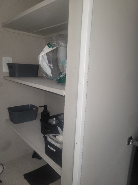 Building Photo - 232 Elm St