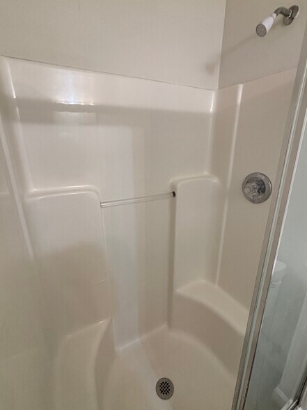 Master bathroom - 11425 Alanridge Ln