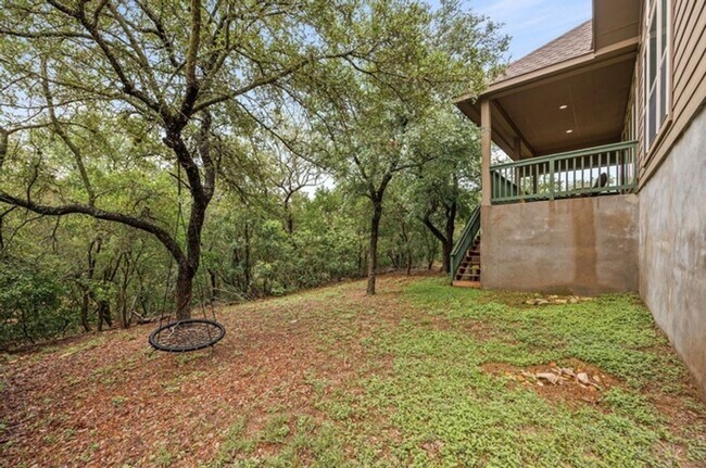 Building Photo - 518 Lucrezia