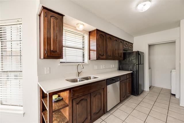 Building Photo - 9625 Cherry St