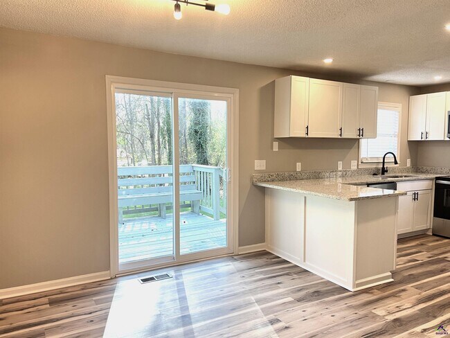 Building Photo - 221 Jefferson Cir