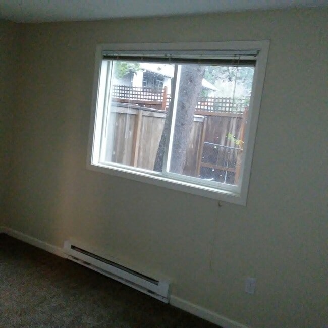 Building Photo - Cedarcrest Apart - 3