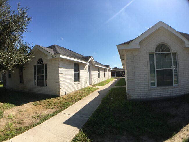 Building Photo - 820 N Cross Ln