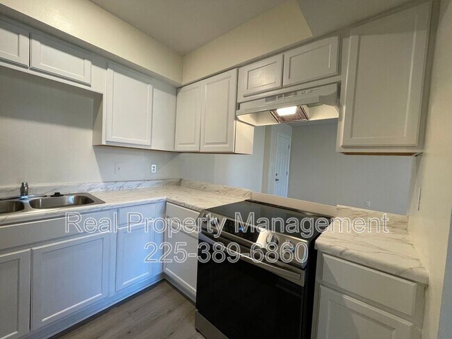 Building Photo - 7743 Bles Ave